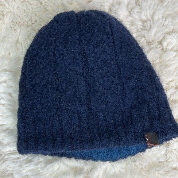 Artesanias Pelo de Oro 100% Alpaca Women’s Reversible Winter Hat main image 5
